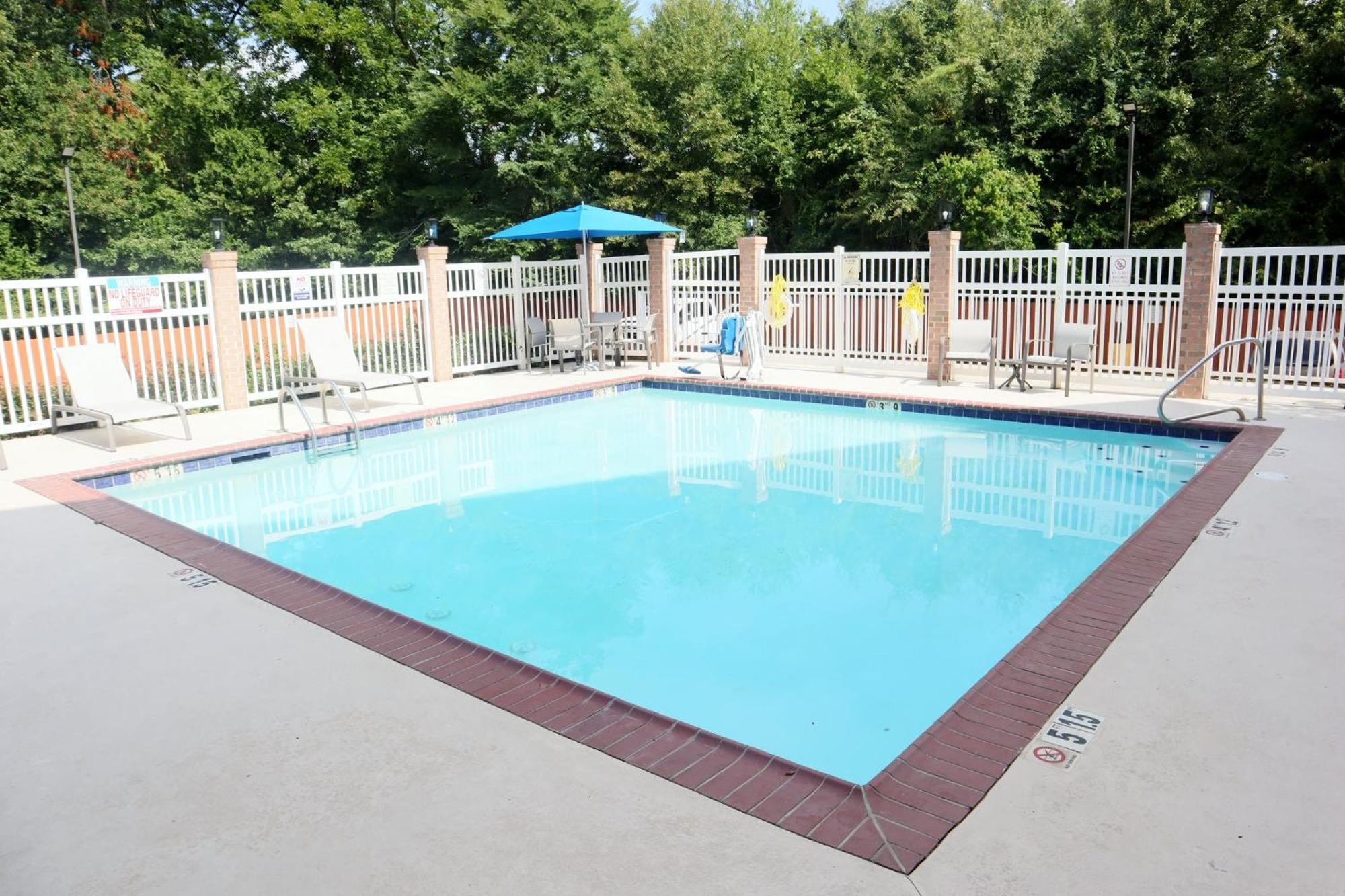 Holiday Inn Express Baton Rouge North By Ihg Zachary Exterior foto